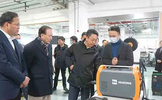 南昌市委常委、副市长王万征一行莅临上海游戏老虎机集团总部考察
