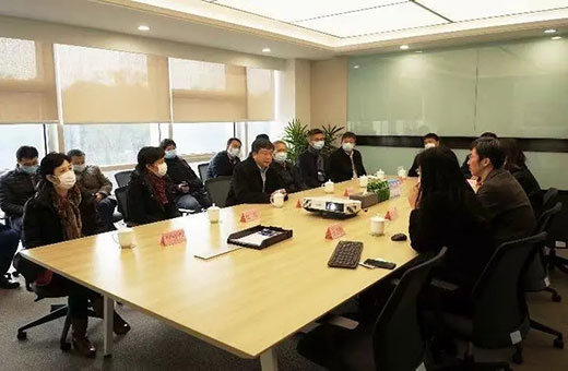 上海市副市长陈群一行莅临上海游戏老虎机集团视察调研
