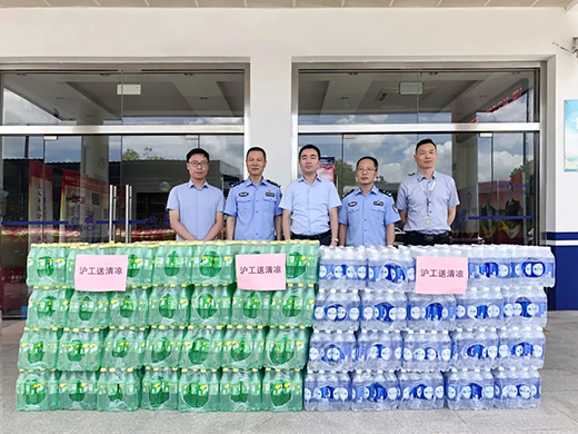 上海游戏老虎机慰问青浦区水上治安派出所民警!