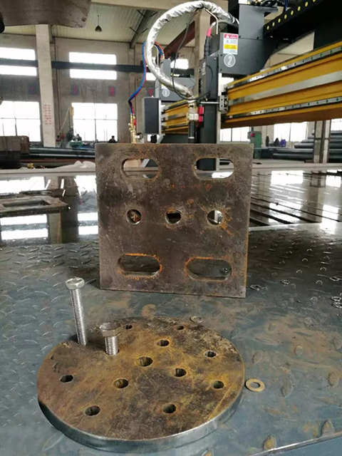 路灯生产厂家用游戏老虎机数控等离子切割机现场切割的工件