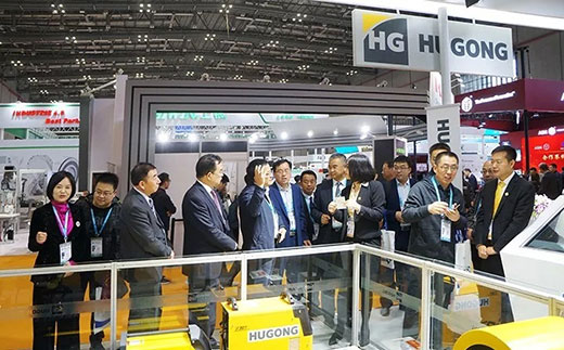 甘肃省游戏老虎机市常务副市长莅临游戏老虎机意大利CEA展位